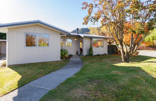 Brow Peak View - Arrowtown Holiday Home