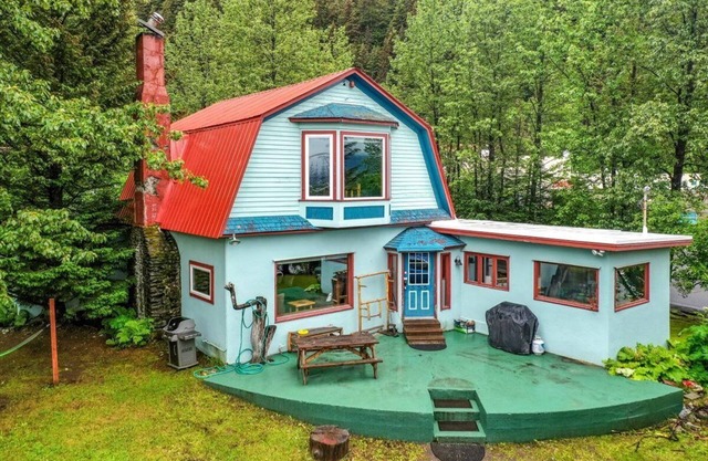 Brownell Homestead Inn-Experience the real Seward.