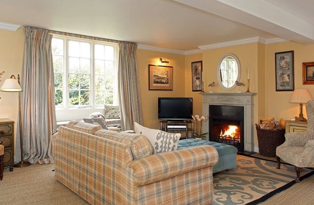 Bruern Cottages - Epsom (sleeps 5 + 1)