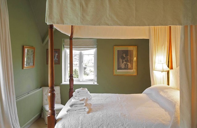 Bruern Cottages - Goodwood (sleeps 5 + 1)