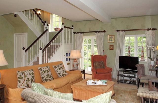 Bruern Cottages - Aintree (sleeps 6 + 1)
