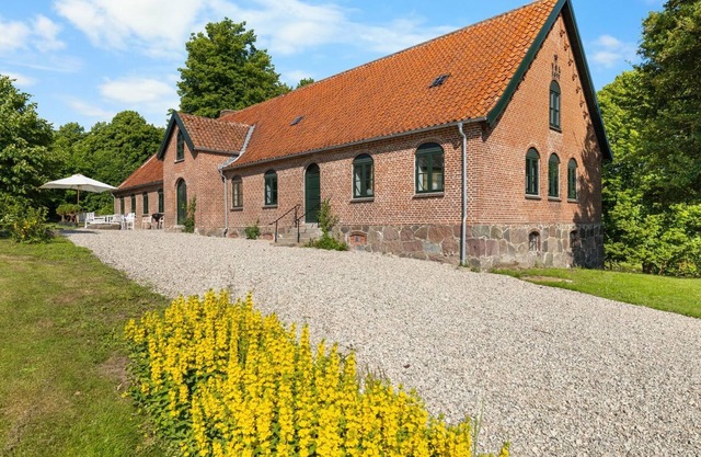 "Brun" - 1.5km from the sea by Interhome