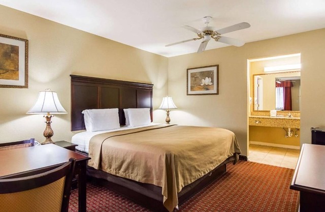 Bryant Inn & Suites