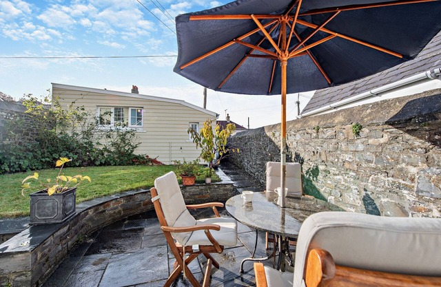 Brynamlwg - Three Bedroom House, Sleeps 6