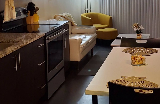 BUCKHEAD ATLANTA DELUXE HOME AWAY FROM HOME.
