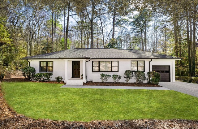 Buckhead/Hot Tub/Luxurious/Walk to Lenox Mall