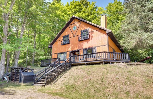 'Buckhorn' in Iron River w/Sauna: Fish & Hike!