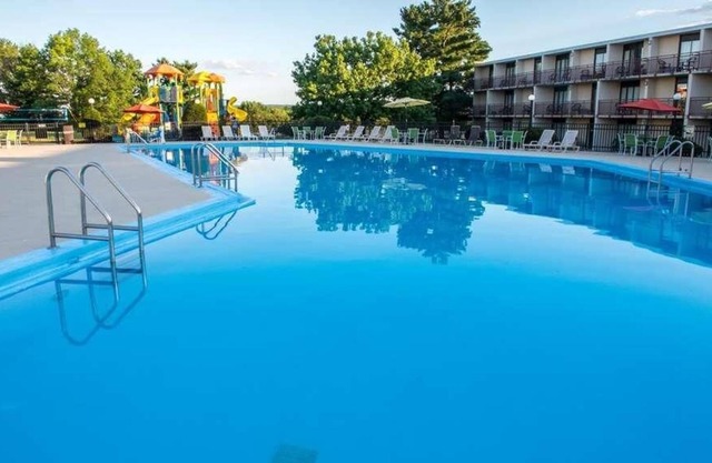 Budget Vacation at Red Lion Hotel Harrisburg Hershey! Pool, On-Site Bar
