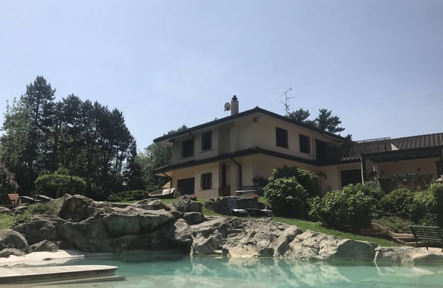 Buen Retiro. An partment in a private villa with park, tennis and swimming pool