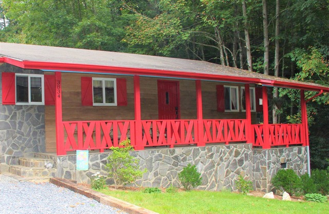 Buffalo Creek Vacations: Hare Pin Inn