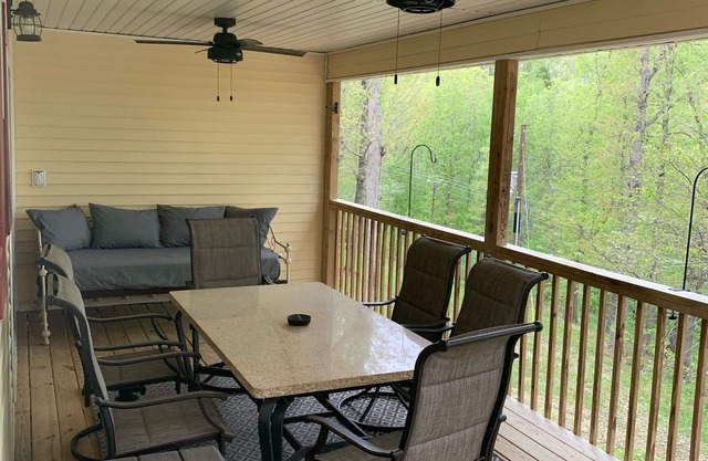 Buffalo River Getaway! Cozy home outside of Jasper. Floating and hiking near by!