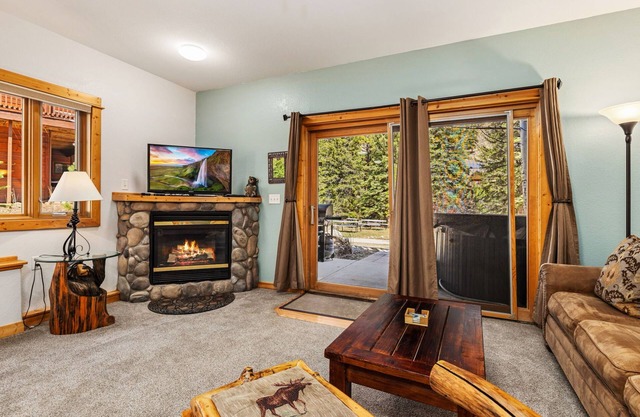 Bugle Pointe A02 (Private Hot tub) River Views!