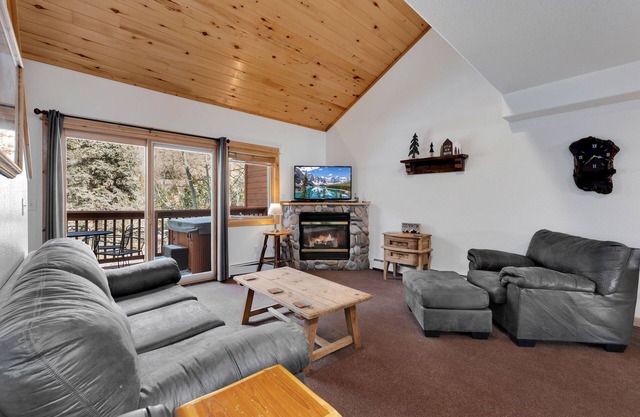 Bugle Pointe A03 (Private Hot tub) River Views!