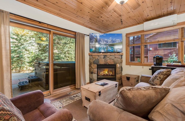 Bugle Pointe B20 (Private Hot tub) River Views!