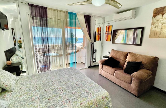 Bulto Carihuela directly by the Beach with Sea View & Balcony