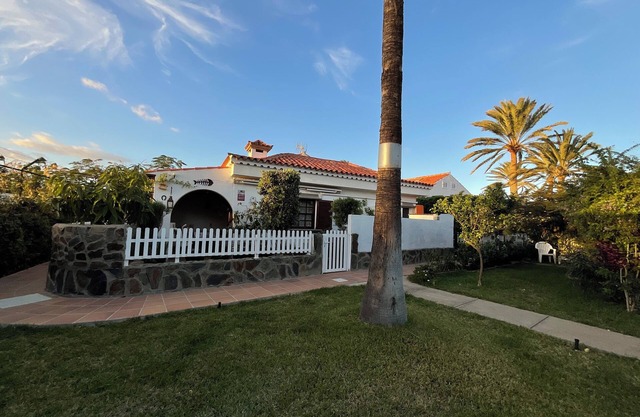 Bungalow con Césped Privado y Piscina de Agua Salada. En Maspalomas, GC!