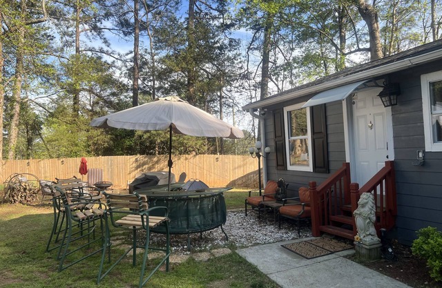 Bungalow close to Stone Mountain Park