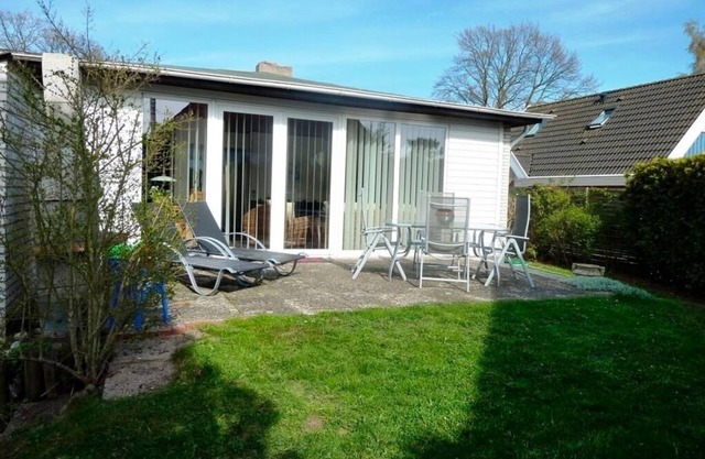 Bungalow for 4 guests with 65m² in Lensterstrand (54800)