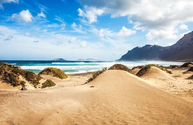 Bungalow one step away from Famara beach, spacious and totally new.