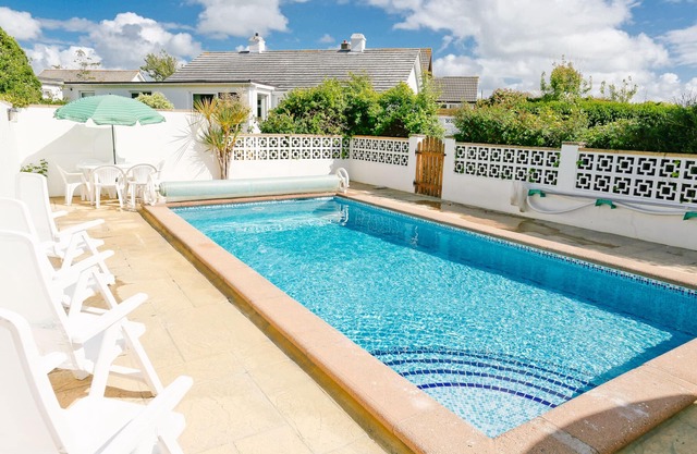 Bungalow-Outdoor Heated Swimming Pool (open May-September)StMerryn Padstow