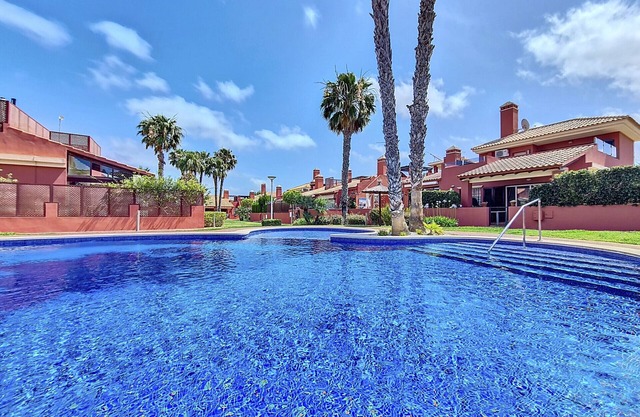 Bungalow, roof terrace, patio, free wifi, communal pool