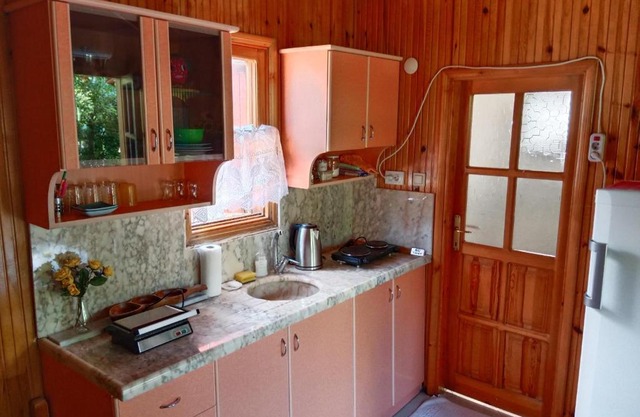 Bungalow with access to large garden near beach