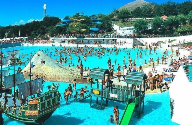 Bungalow with free access to the water park in Villaggio Il Paese di Ciribi, Ceriale