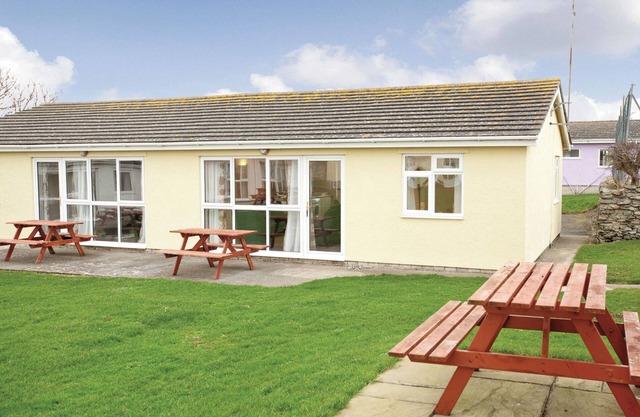 Bungalow with one double and one twin.