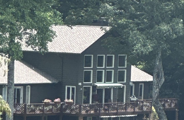 Bunny Hollow located in Highlands NC,4 min from town & across fm the lodge.