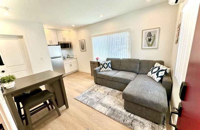 Burbank Comfort Near Studios & Hollywood lifestyle
