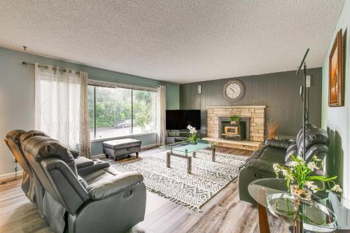 Burien Getaway 12 Mi to Downtown Seattle!