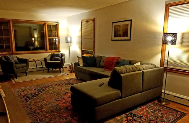 Burlington Home - great location to everything!