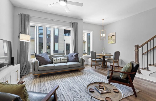Burnside Beauty! Work or play- this is the place to stay! Near downtown, fun!