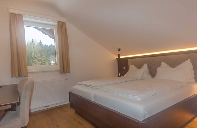 Business double room - Attersee 7 - Hotel STADLER am Attersee, your lakeside hotel in the salt