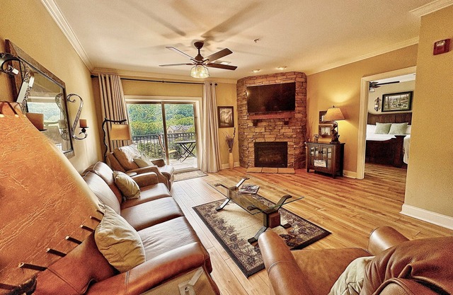 Butler's Newly updated Downtown Condo, 2 King BR's, Beautiful View!