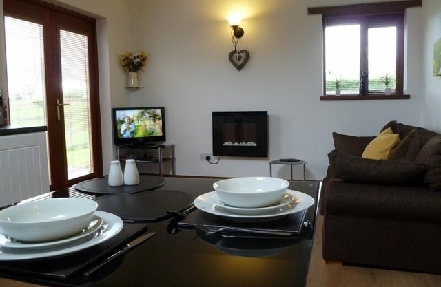 BUTTERCUP COTTAGE, romantic, luxury holiday cottage in Penrith
