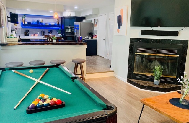 By NYC & Hamptons! Private Hot Tub, Pool Table - AMENITIES!