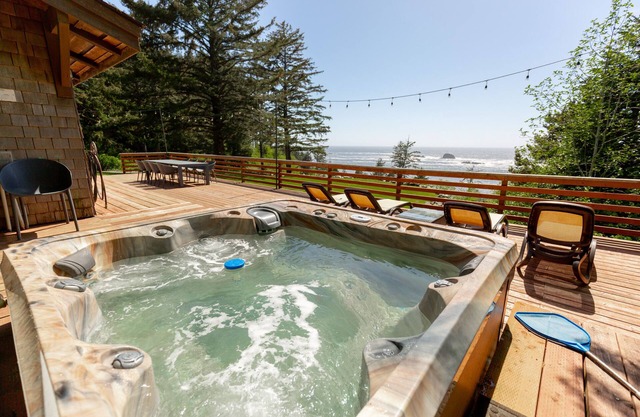 Byrdies Beach House - private beach and ocean view