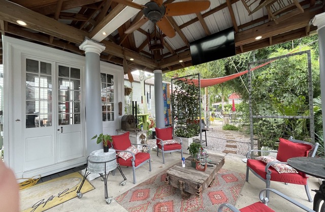 Bywater Home, Parking and Pet Friendly Retreat by RedAwning