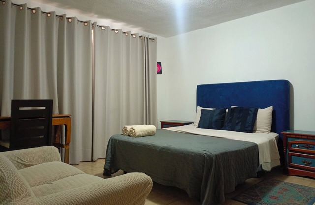 Cómoda habitación privada con baño compartido en Queretaro.