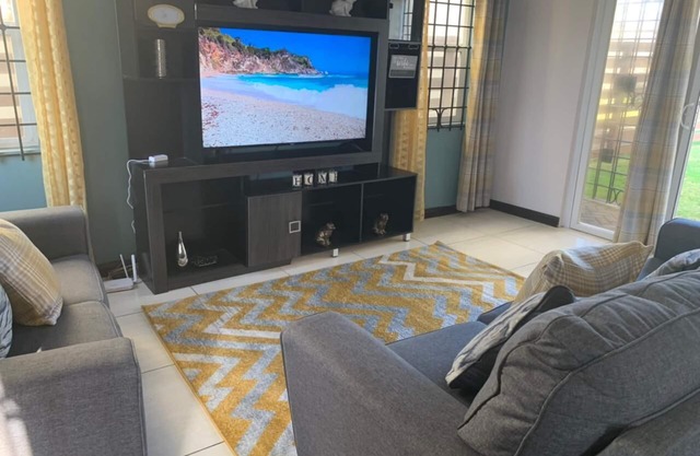 C-Vue Villa (Pool AC Gated Sea Front)