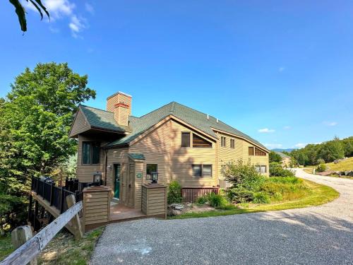 C13 Beautiful Bretton Woods ski in ski out townhouse Pool gym passes