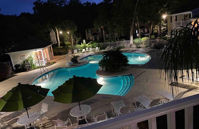 C2 Ocean Walk, Pool view, village area, cozy!