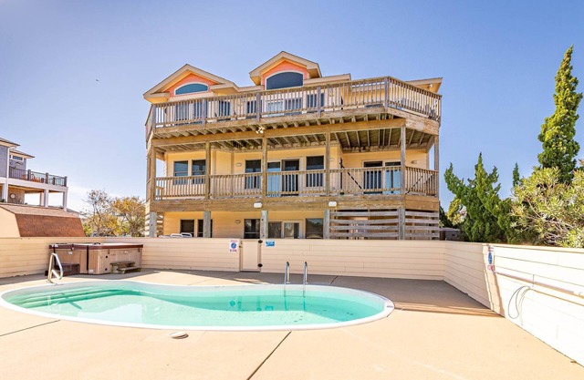 C7000 Carolina Sunrise. Oceanside, Pool, Hot Tub, 6 BR/5.5 BATH, Volleyball!