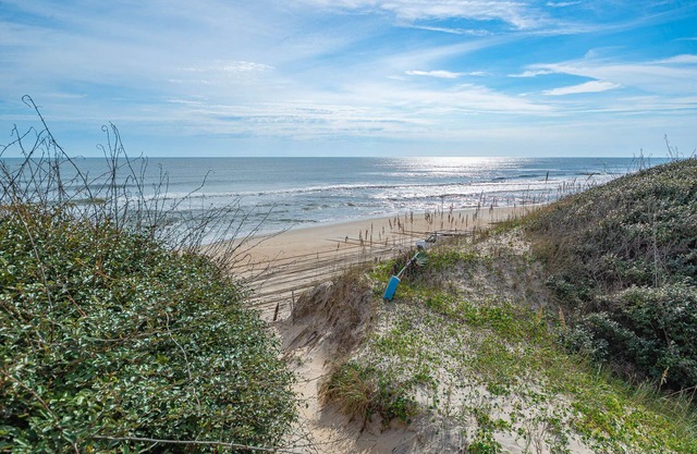 C9001 Beyond The White Breakers. 4x4, Oceanfront, Pool, Pet Friendly.