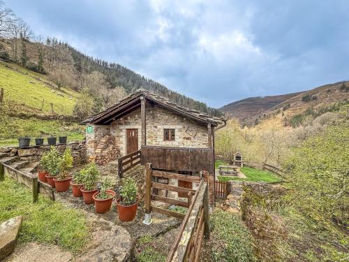 Cabaña La Gurueba, frente rio y cascada