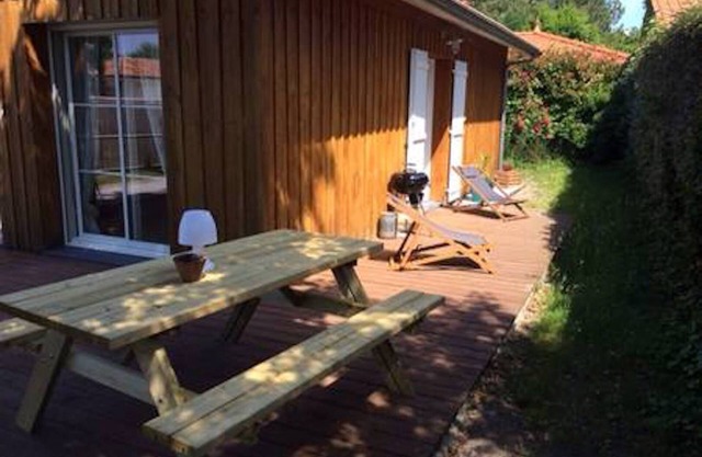 CABANE 75 LA HUME NEAR THE BEACH AND PORT OSTRICOLE GARE