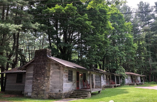 Cabin 11 - Tranquility in Pioneer Village, The Great Smoky Mountains, NC