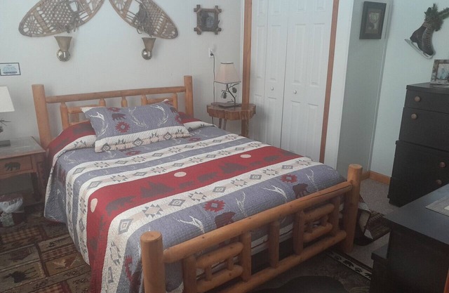 Cabin 2 - Unit 4 at Blue Mountain Rest sleeps 6