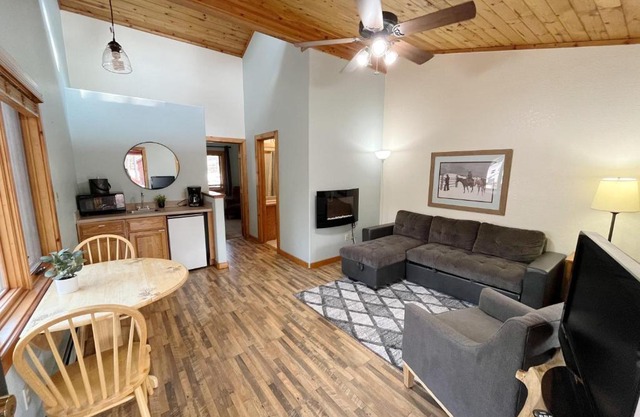 Cabin A Suite Bed and Breakfast